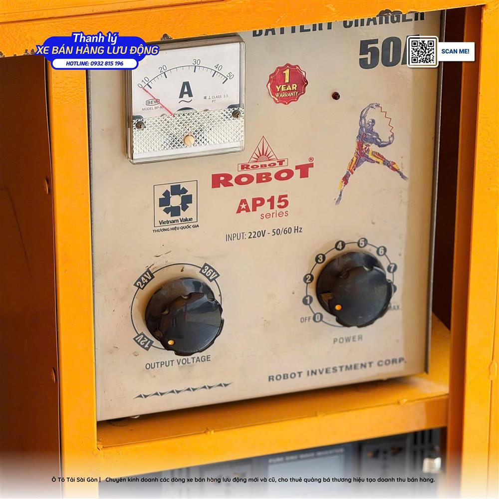 Xe được trang bị nguồn điện di động từ bình acqui và bộ chuyển đổi nguồn